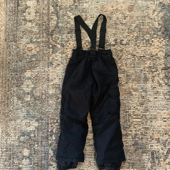 Burton Gloves, two extra gloves and Snow pants with removable suspenders - Picture 9 of 10